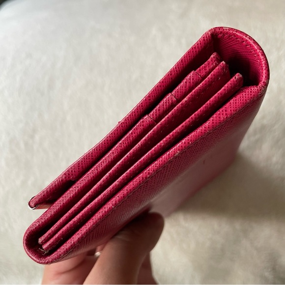 SOLD- Salvatore Ferragamo long wallet- vintage - Picture 4 of 17